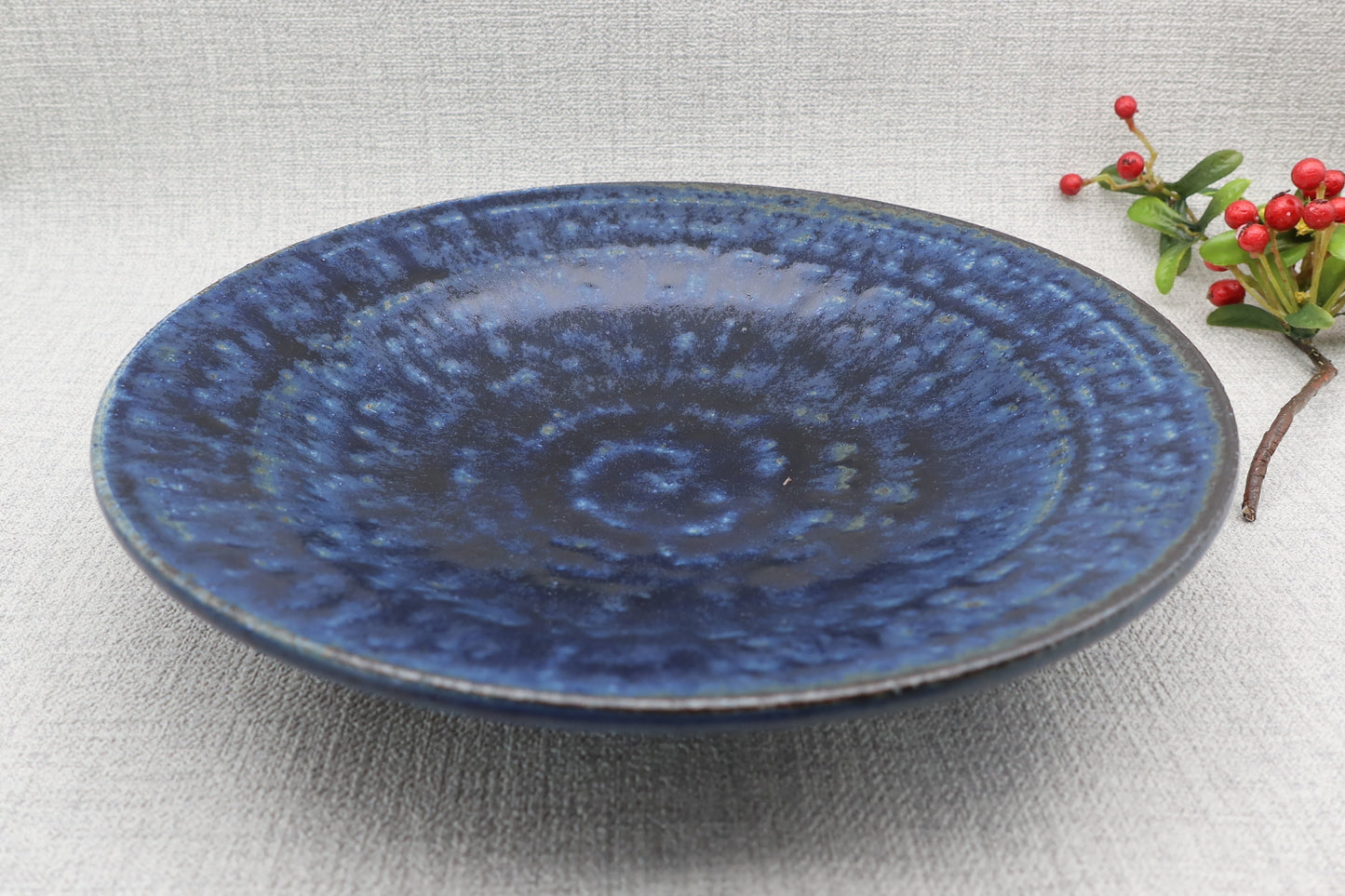 Mashiko ware flat plate, round plate, rust color
