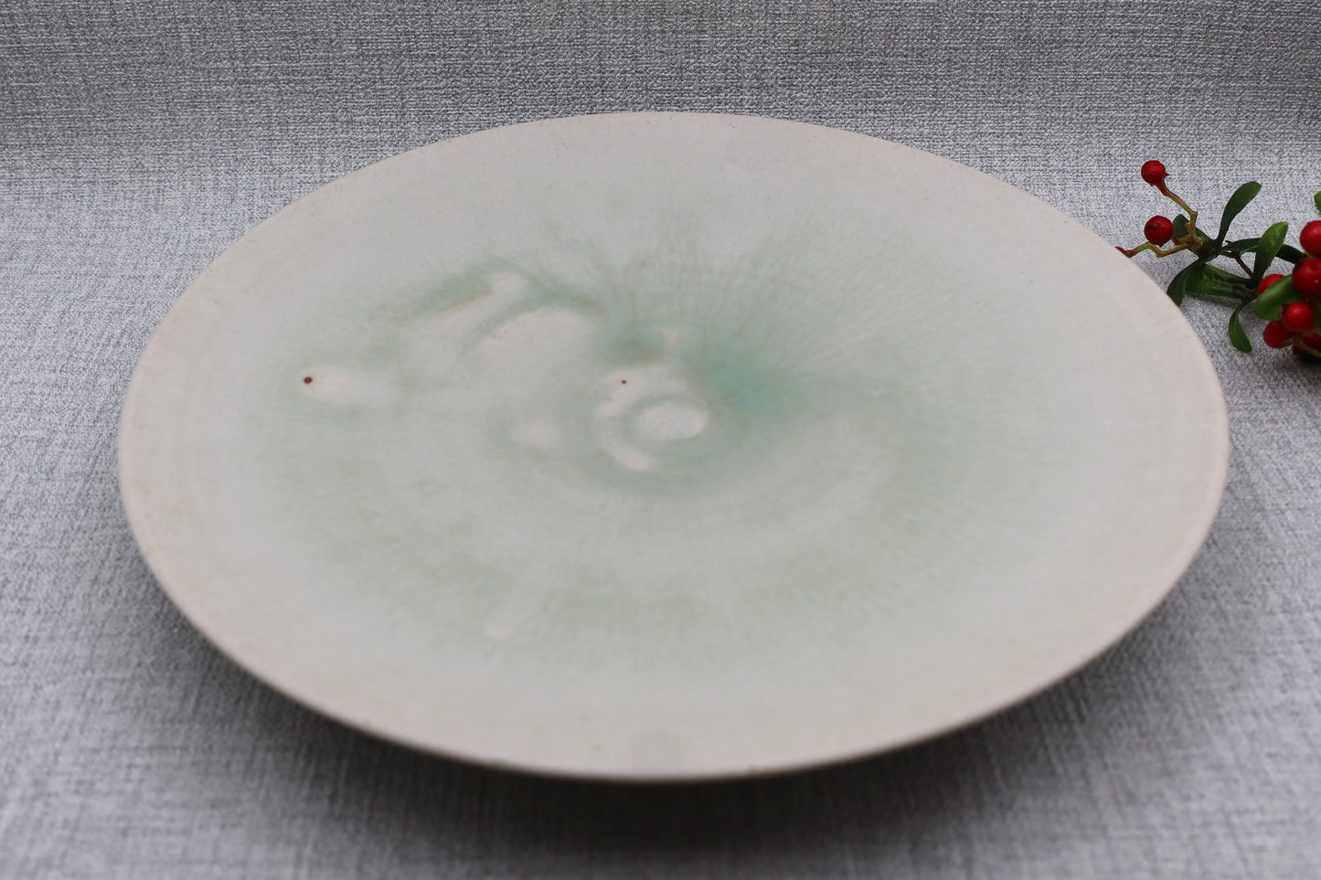 Mashiko ware flat plate, round plate, milky white/light yellow