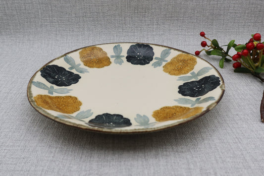 Flat plate, round plate, washi dyed, chrysanthemum flower pattern
