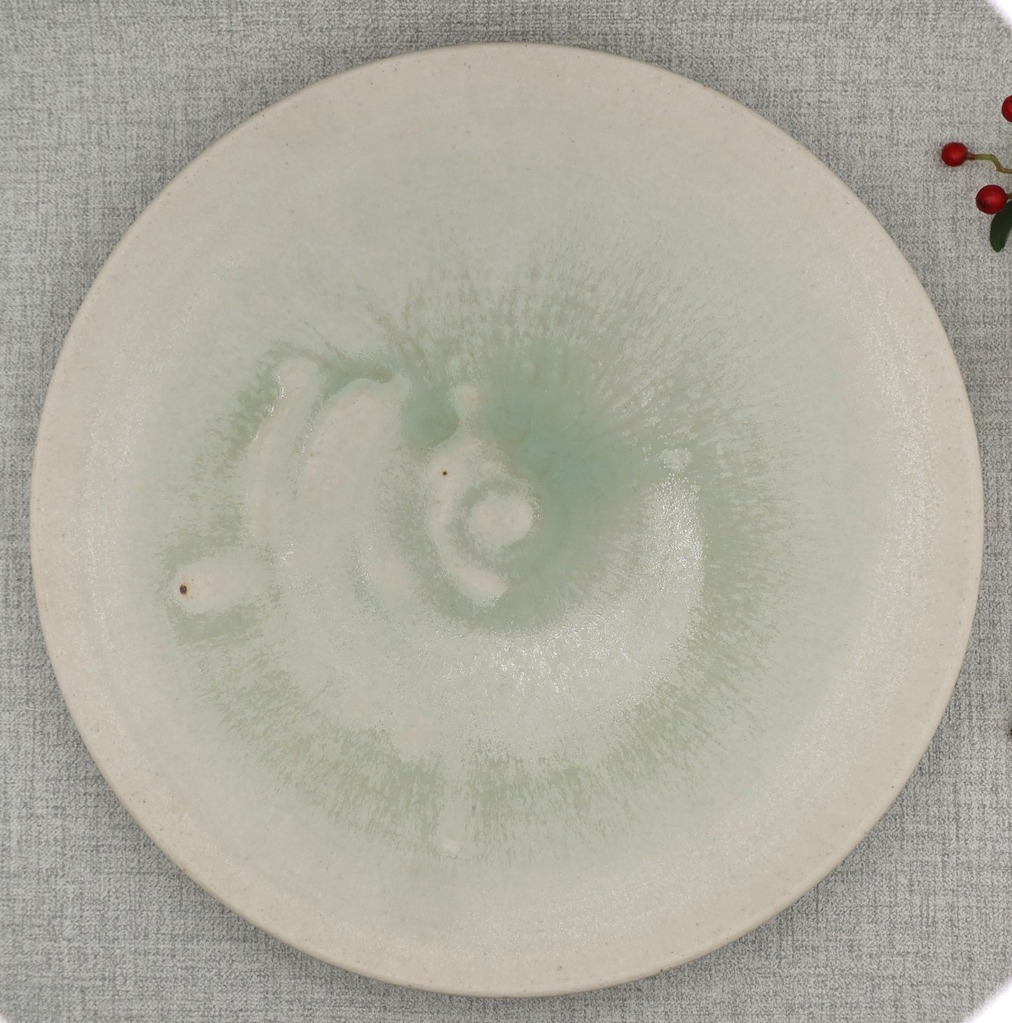 Mashiko ware flat plate, round plate, milky white/light yellow