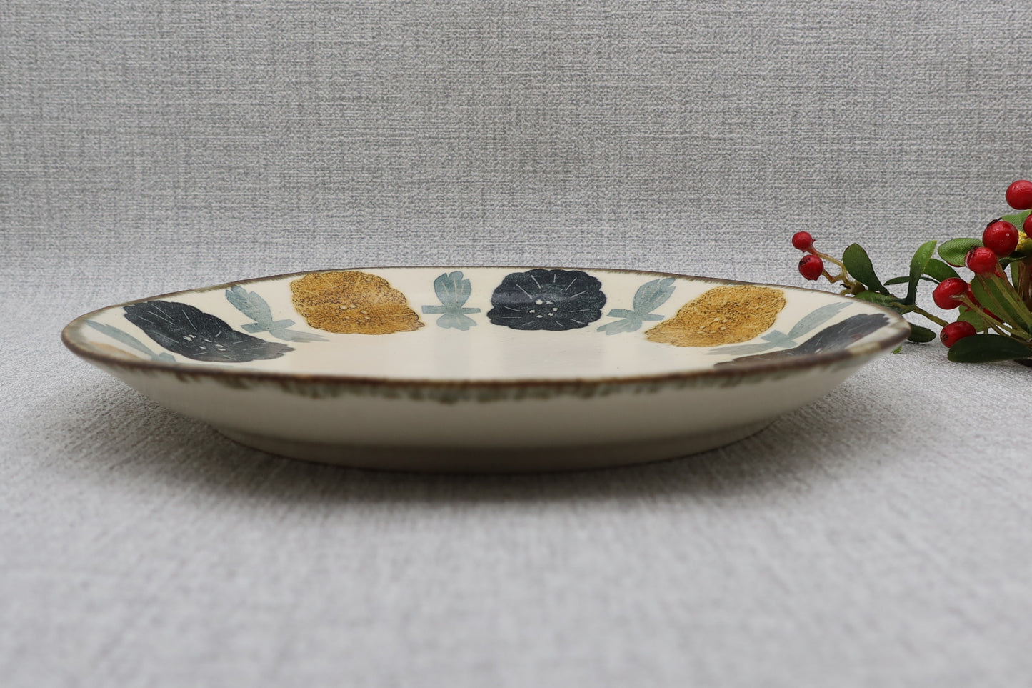 Flat plate, round plate, washi dyed, chrysanthemum flower pattern