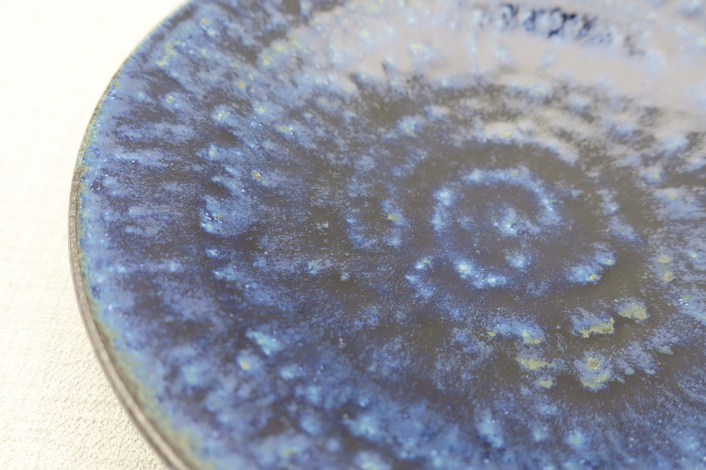 Mashiko ware flat plate, round plate, rust color