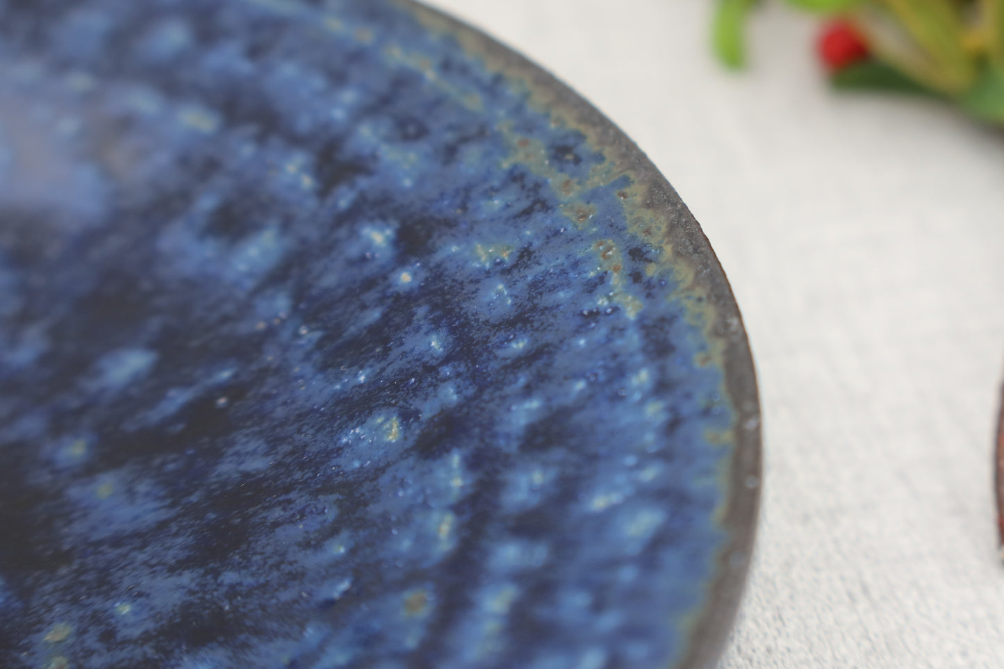 Mashiko ware flat plate, round plate, rust color