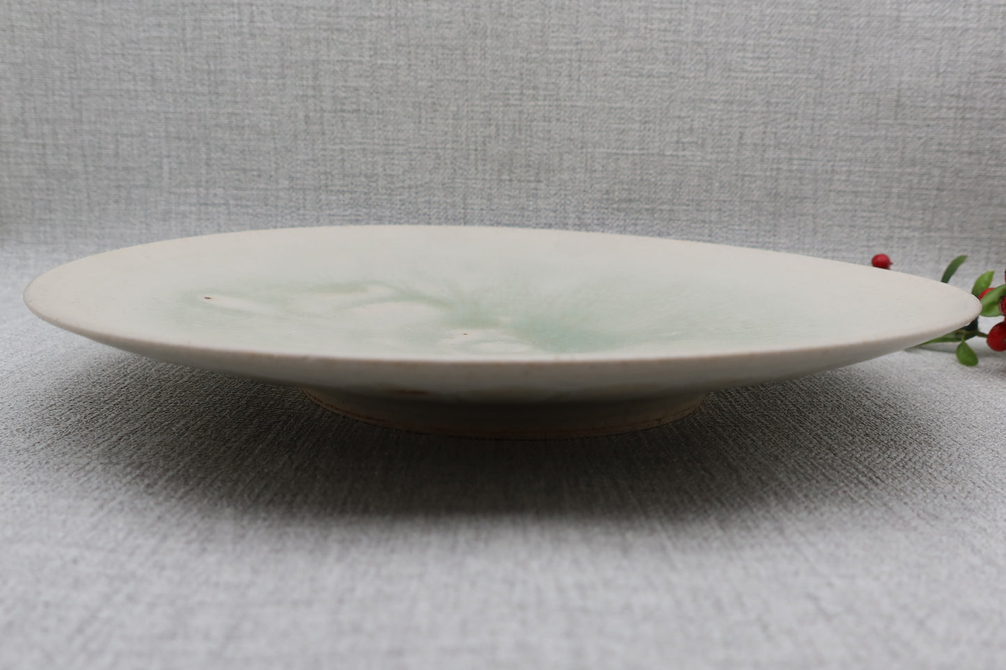 Mashiko ware flat plate, round plate, milky white/light yellow