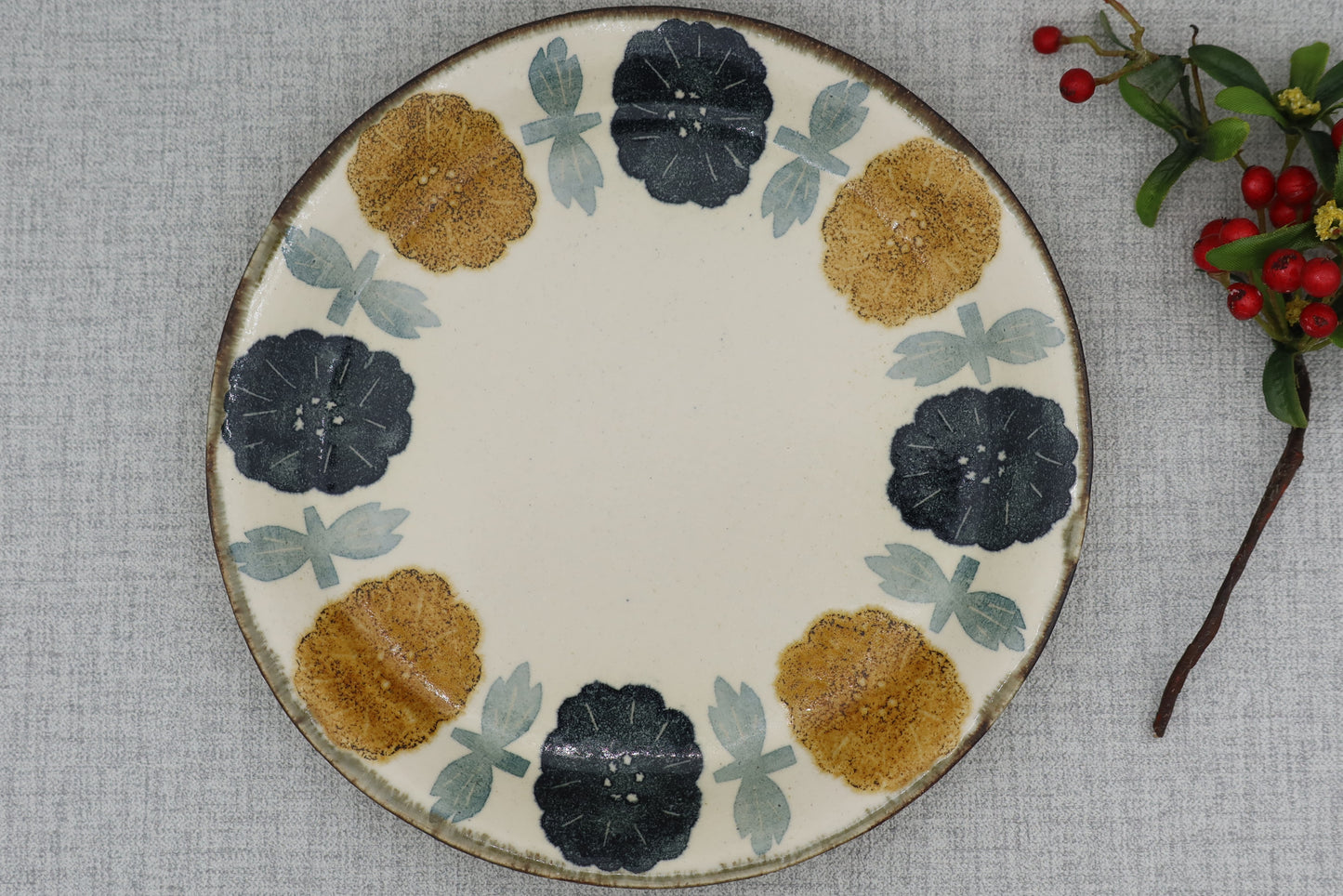 Flat plate, round plate, washi dyed, chrysanthemum flower pattern