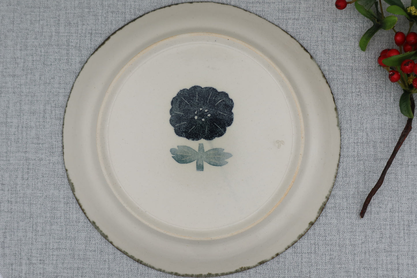 Flat plate, round plate, washi dyed, chrysanthemum flower pattern