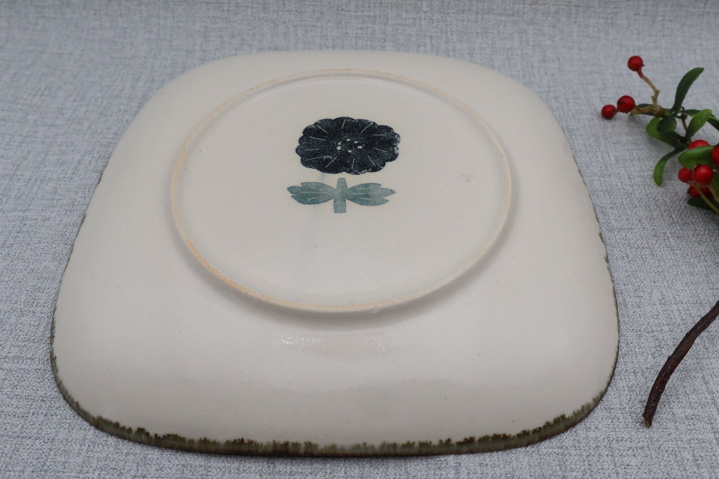 Flat plate, square plate, washi dyed, chrysanthemum flower pattern