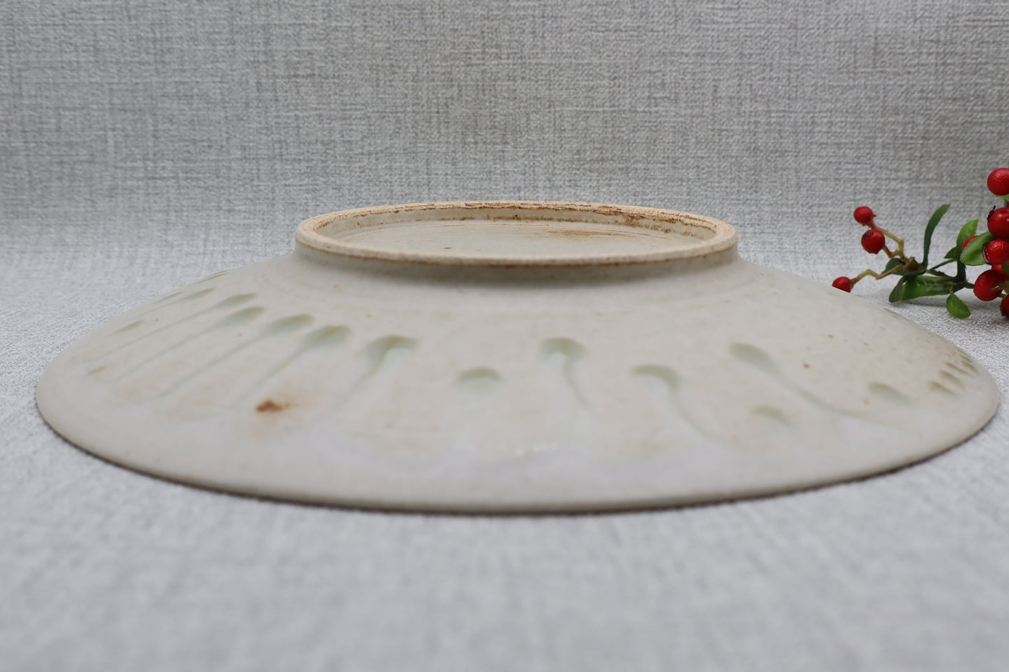 Mashiko ware flat plate, round plate, milky white/light yellow