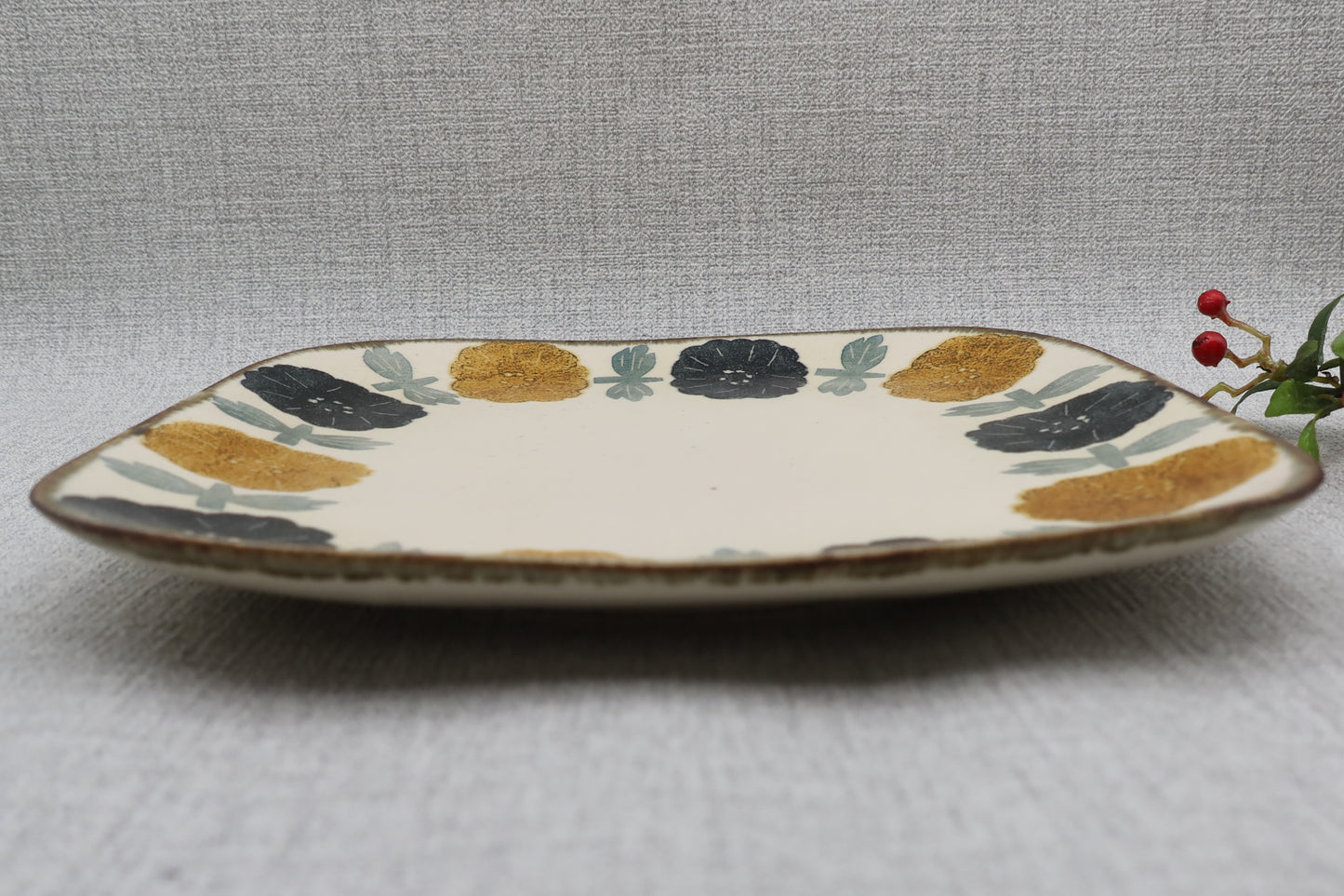 Flat plate, square plate, washi dyed, chrysanthemum flower pattern