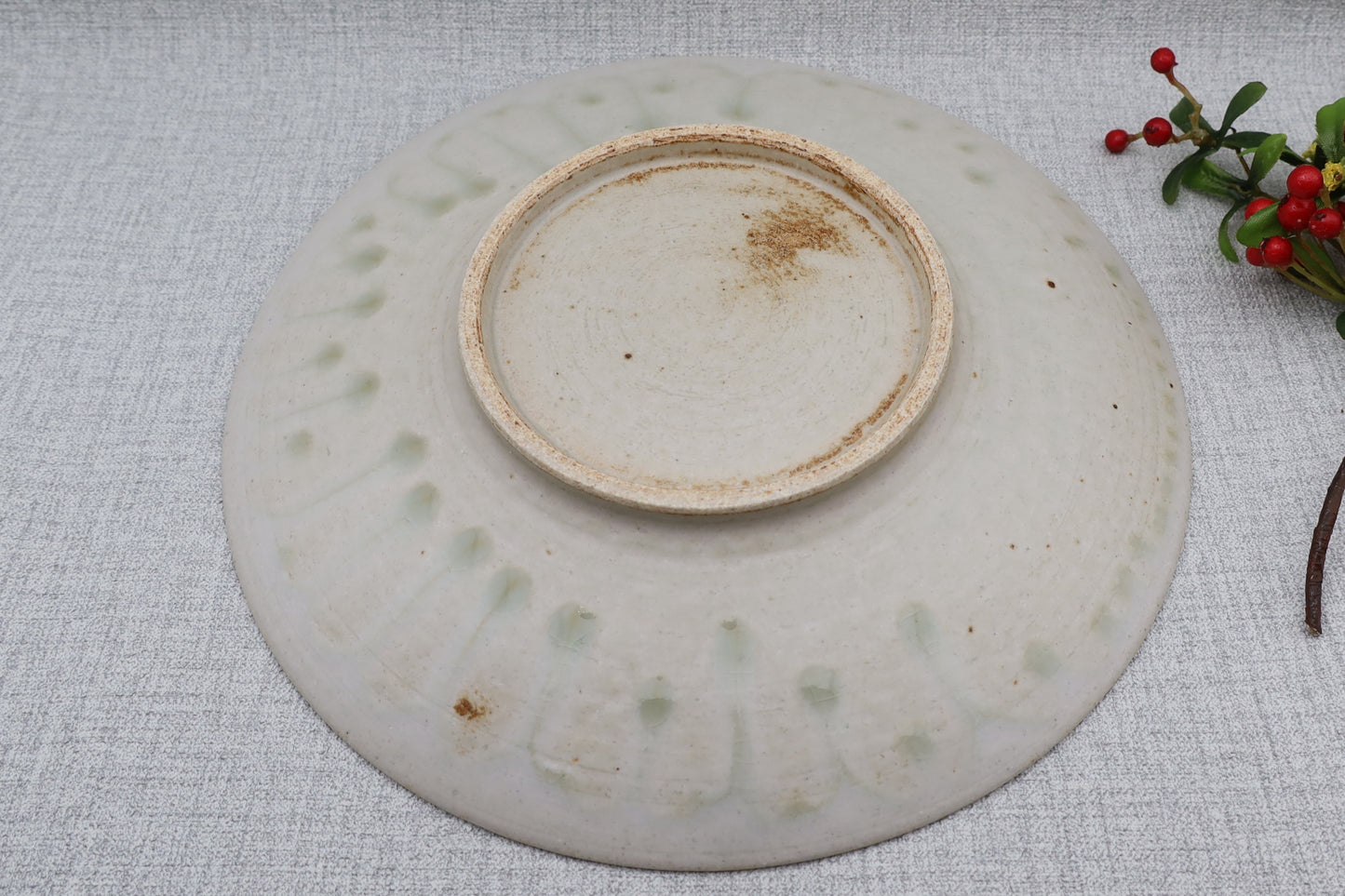 Mashiko ware flat plate, round plate, milky white/light yellow