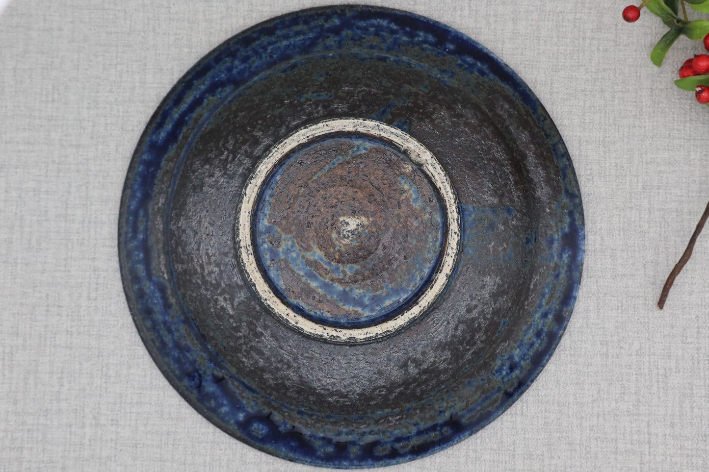 Mashiko ware flat plate, round plate, rust color