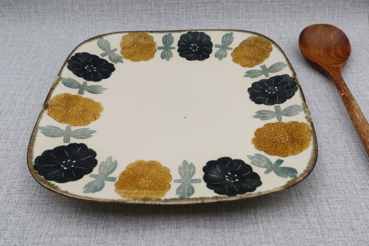 Flat plate, square plate, washi dyed, chrysanthemum flower pattern