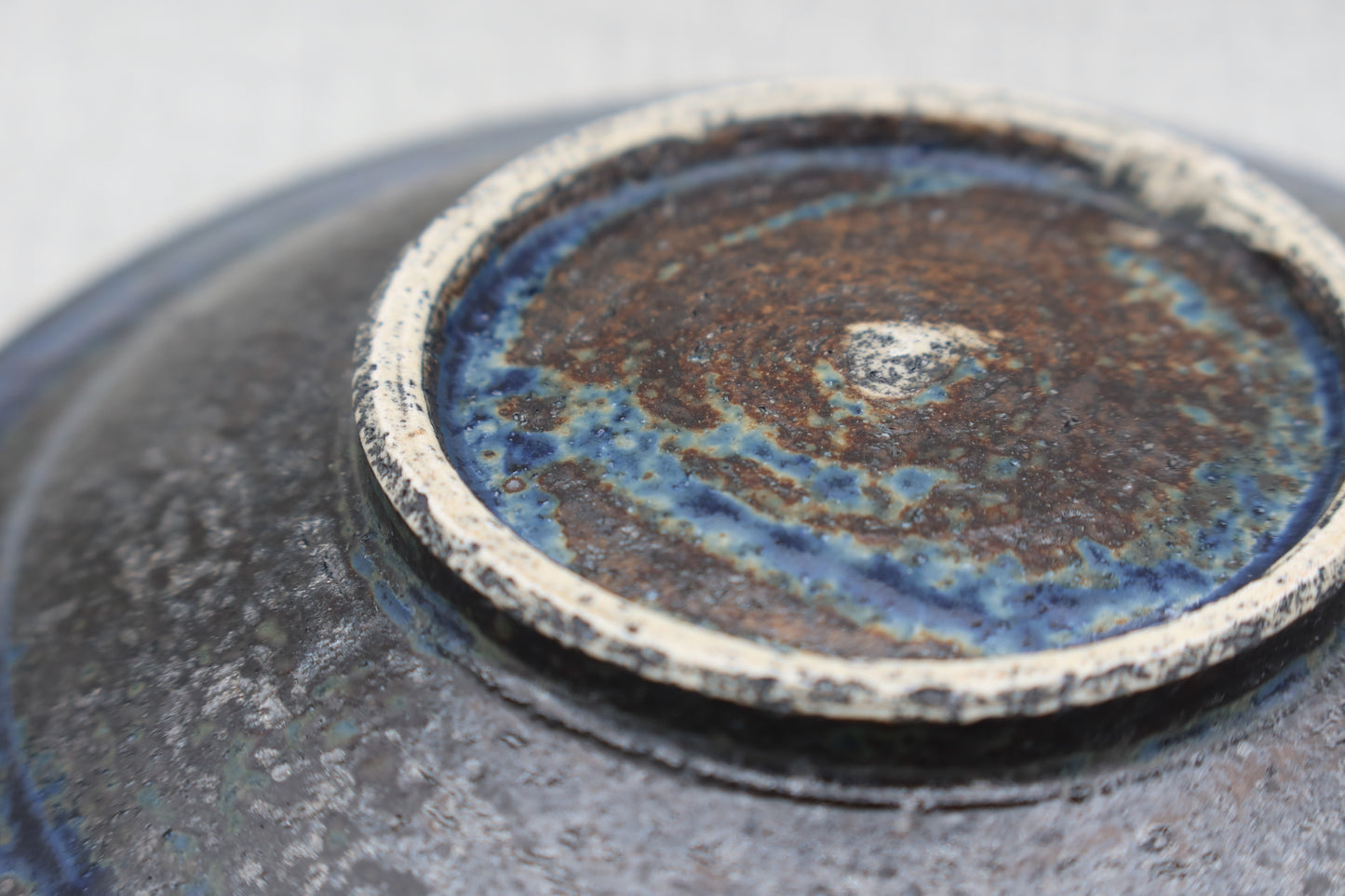 Mashiko ware flat plate, round plate, rust color