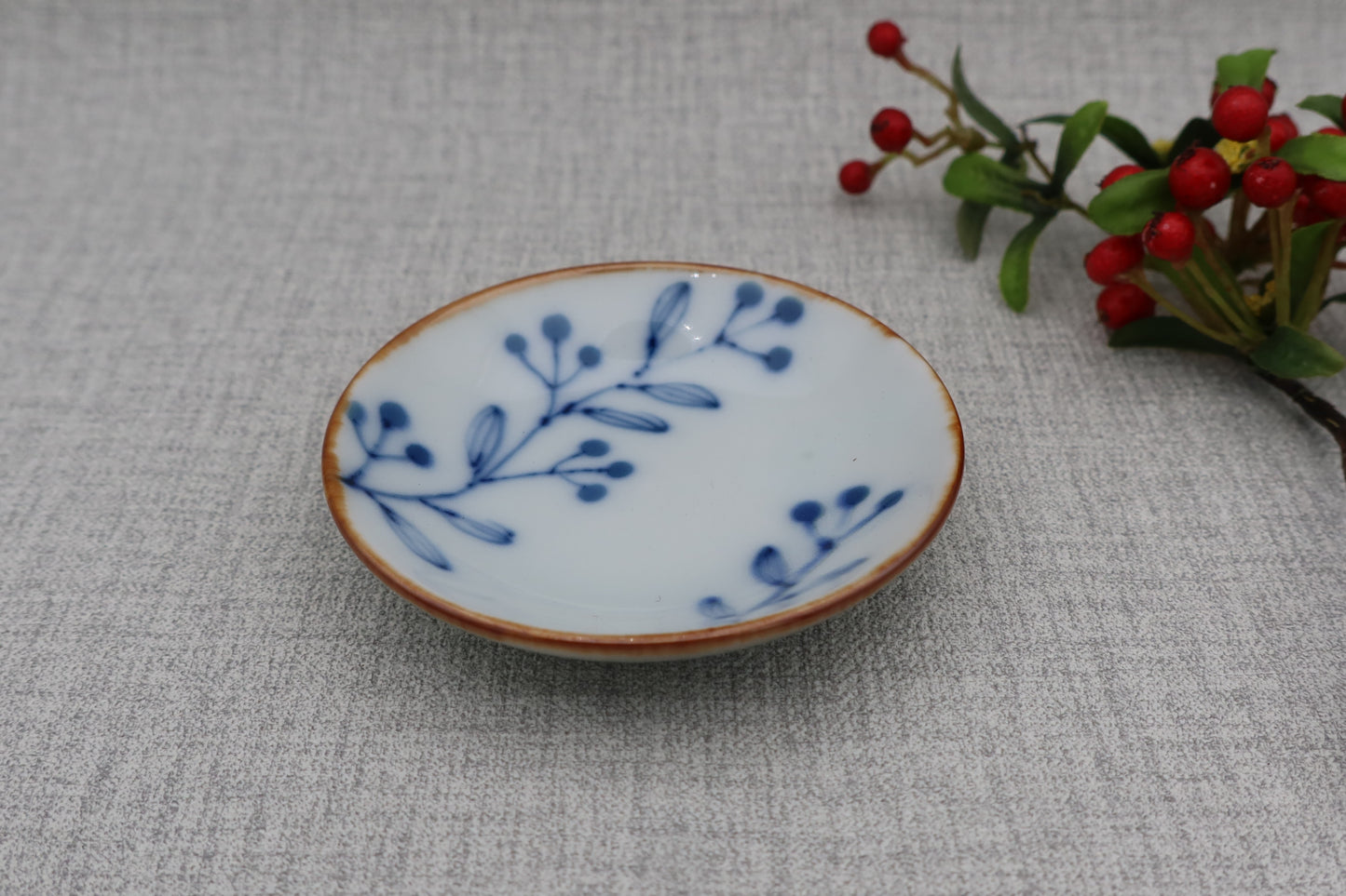 Small plate, round plate, floral pattern
