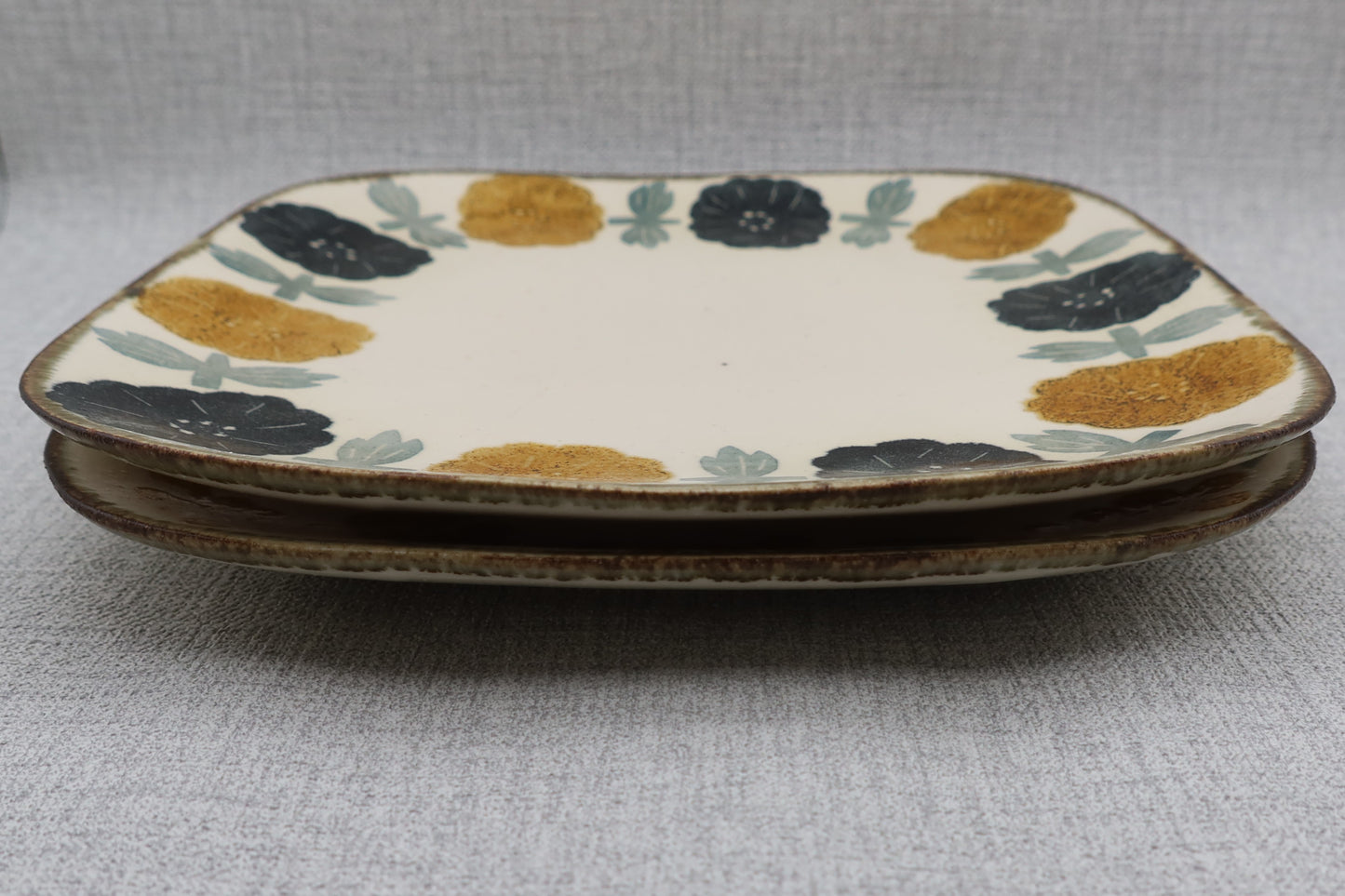 Flat plate, square plate, washi dyed, chrysanthemum flower pattern