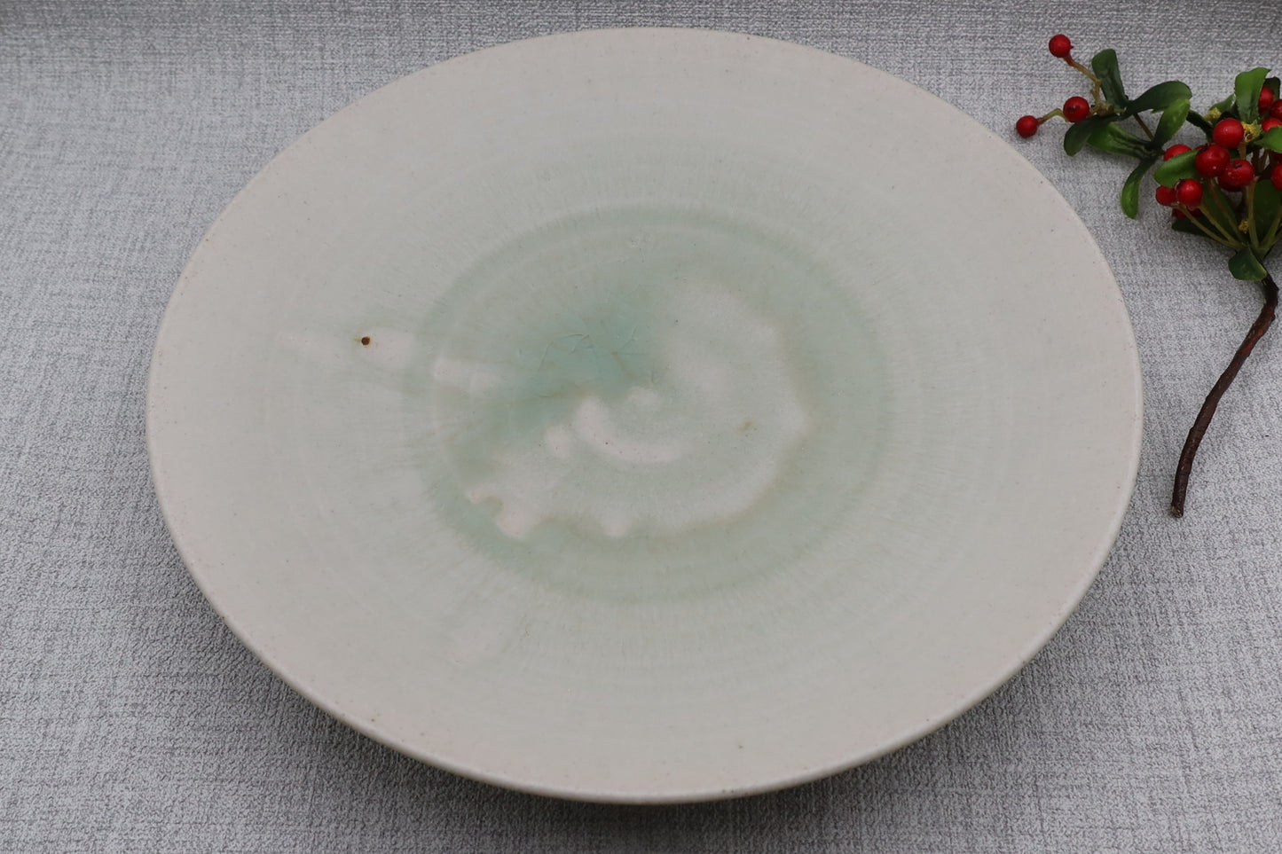 Mashiko ware flat plate, round plate, milky white/light yellow