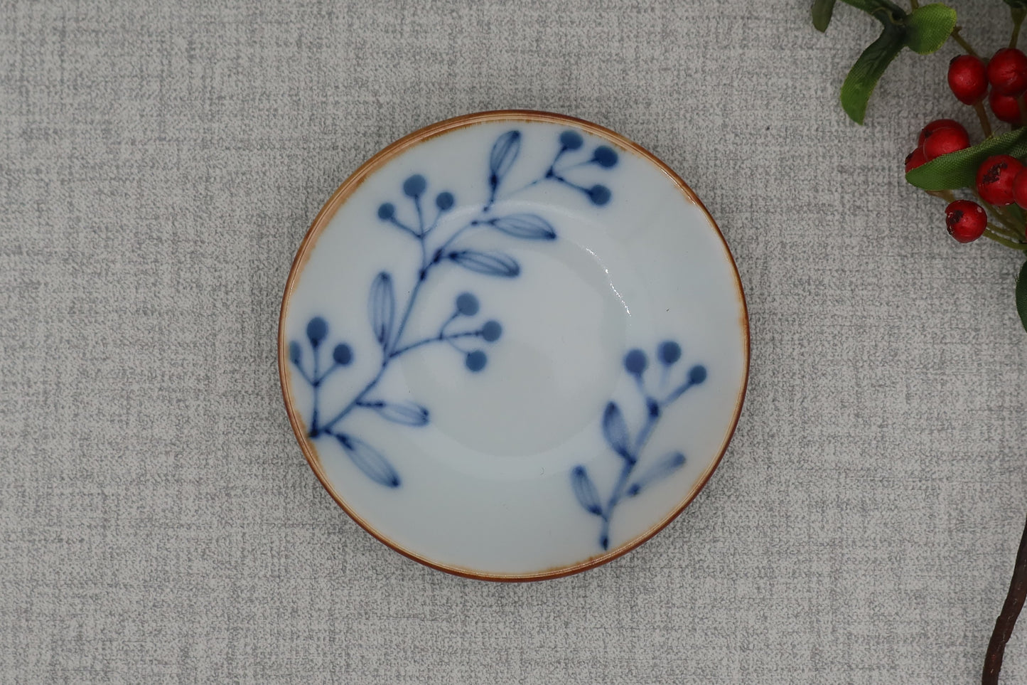 Small plate, round plate, floral pattern