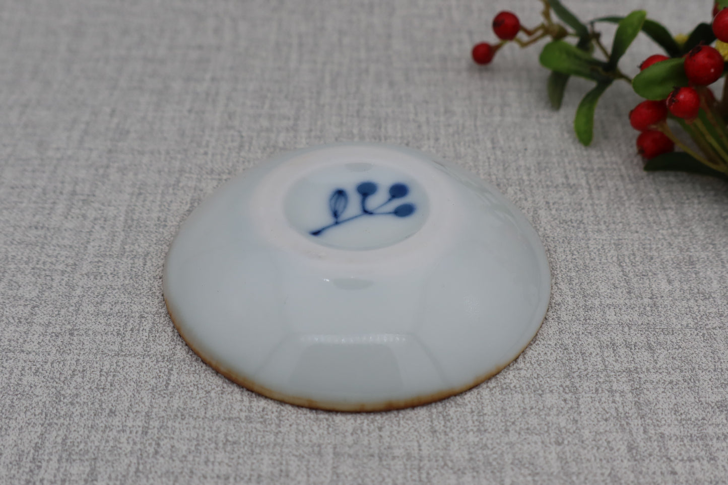 Small plate, round plate, floral pattern