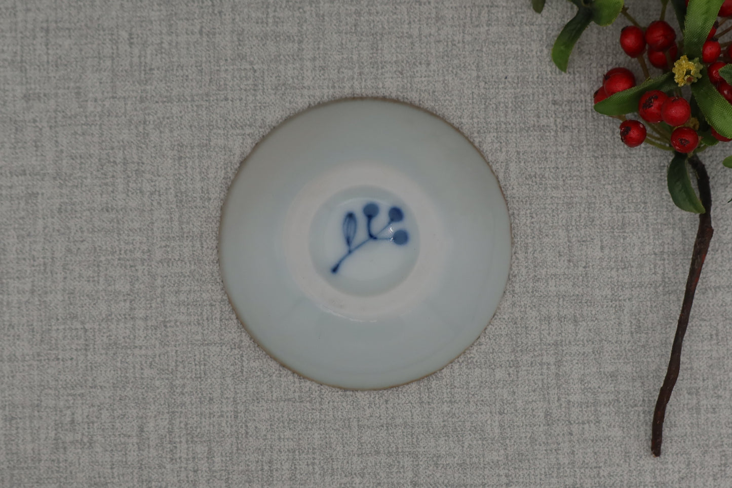 Small plate, round plate, floral pattern