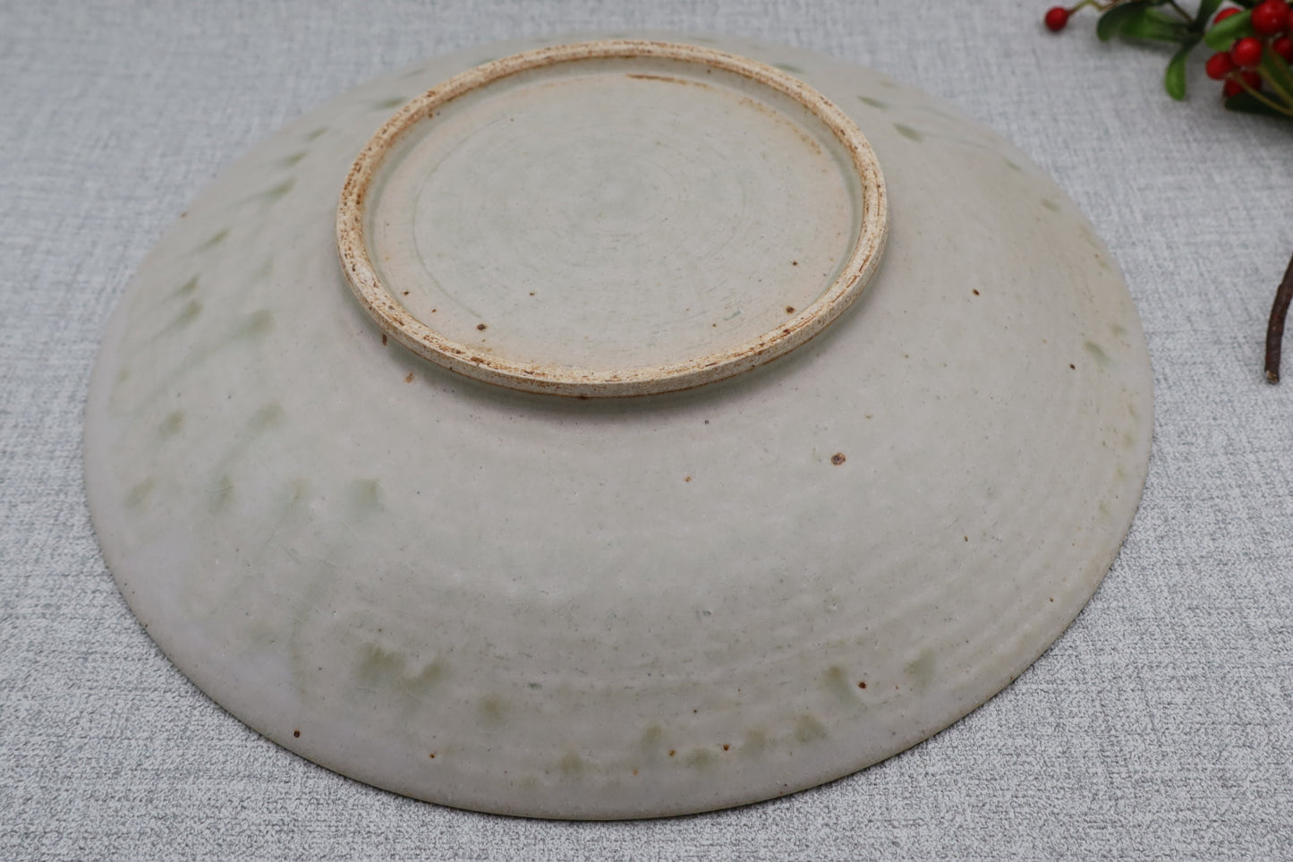 Mashiko ware flat plate, round plate, milky white/light yellow
