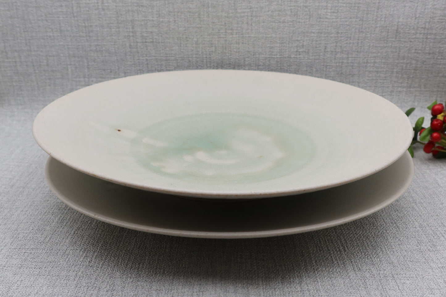 Mashiko ware flat plate, round plate, milky white/light yellow