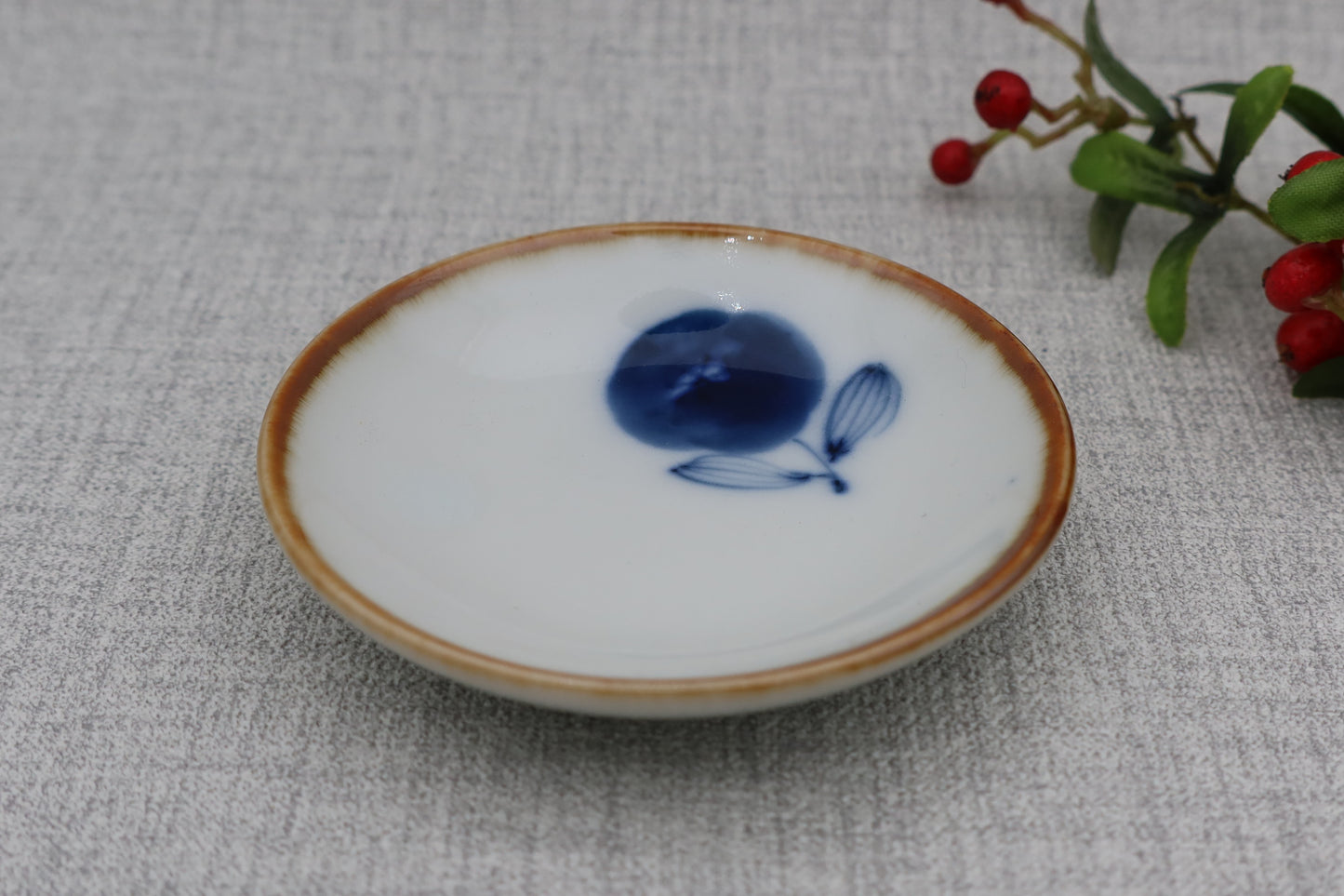 Small plate, round plate, floral pattern