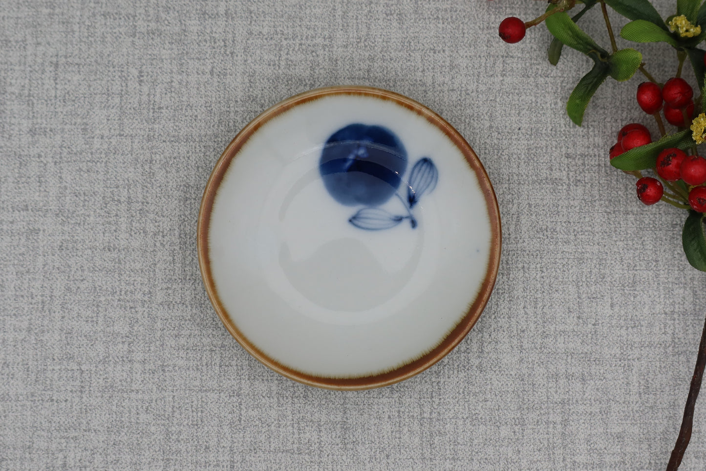 Small plate, round plate, floral pattern