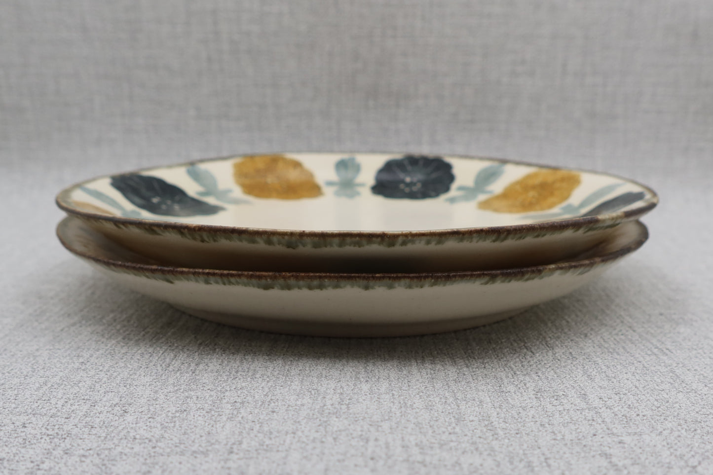 Flat plate, round plate, washi dyed, chrysanthemum flower pattern