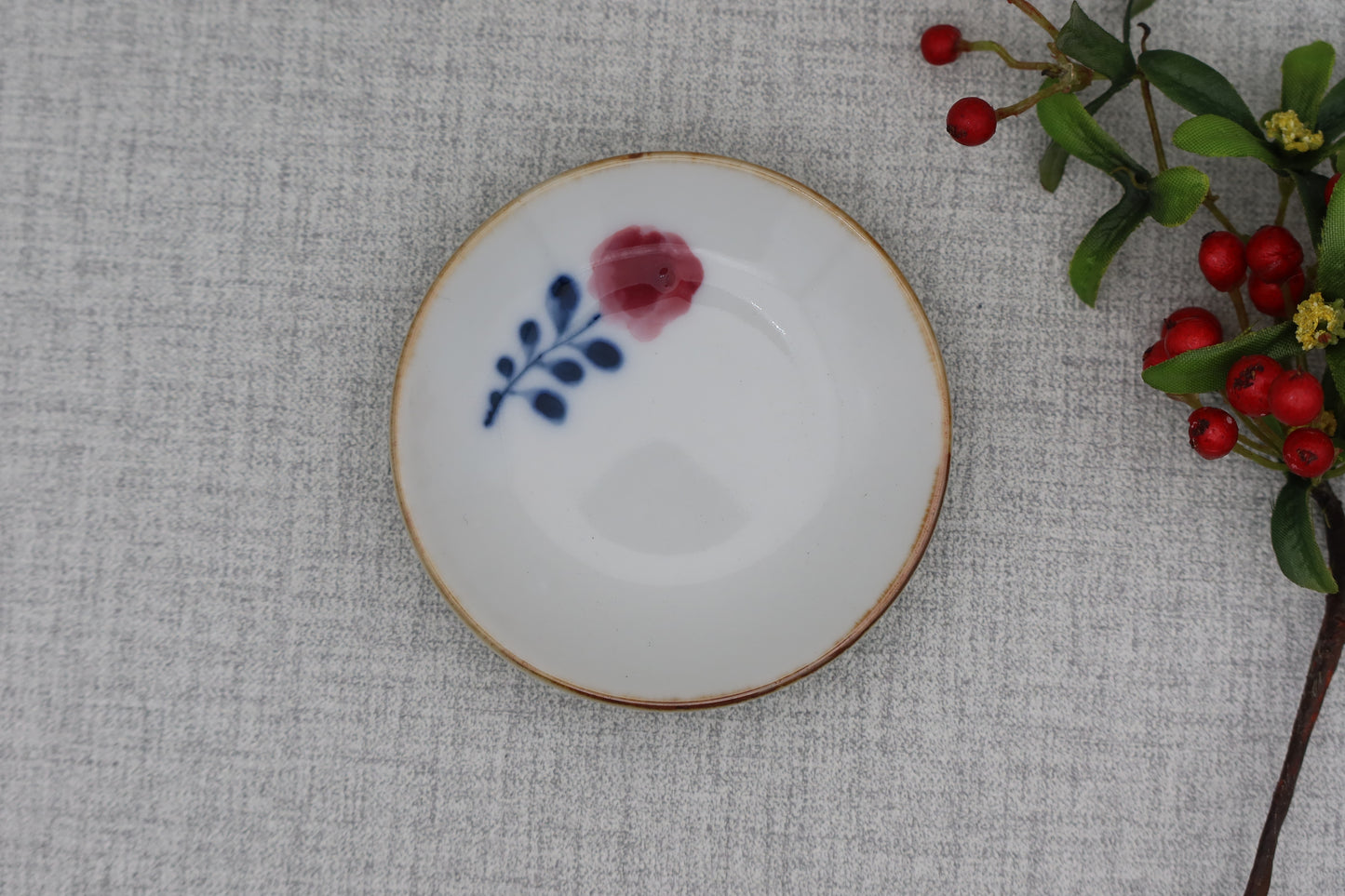 Small plate, round plate, floral pattern