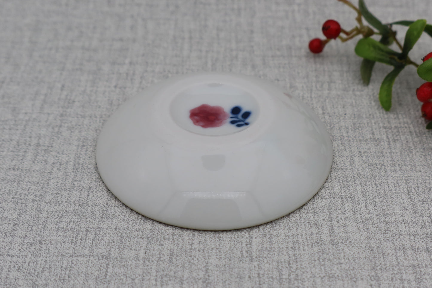 Small plate, round plate, floral pattern