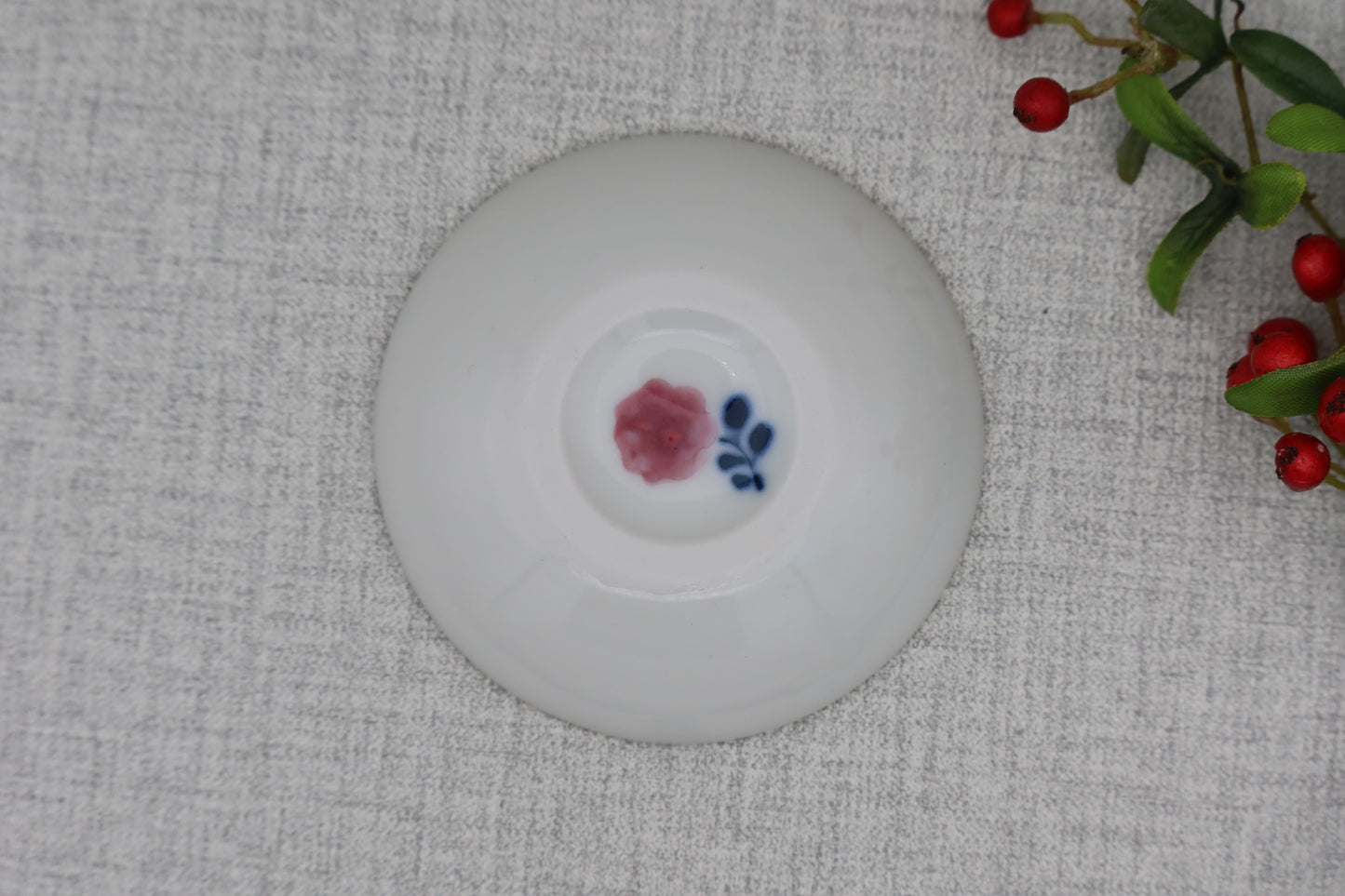 Small plate, round plate, floral pattern