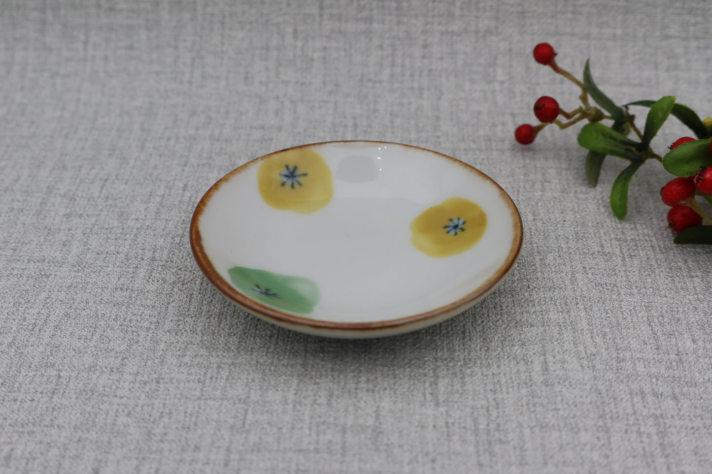 Small plate, round plate, floral pattern