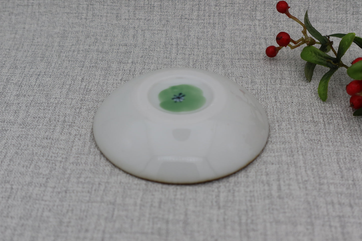 Small plate, round plate, floral pattern