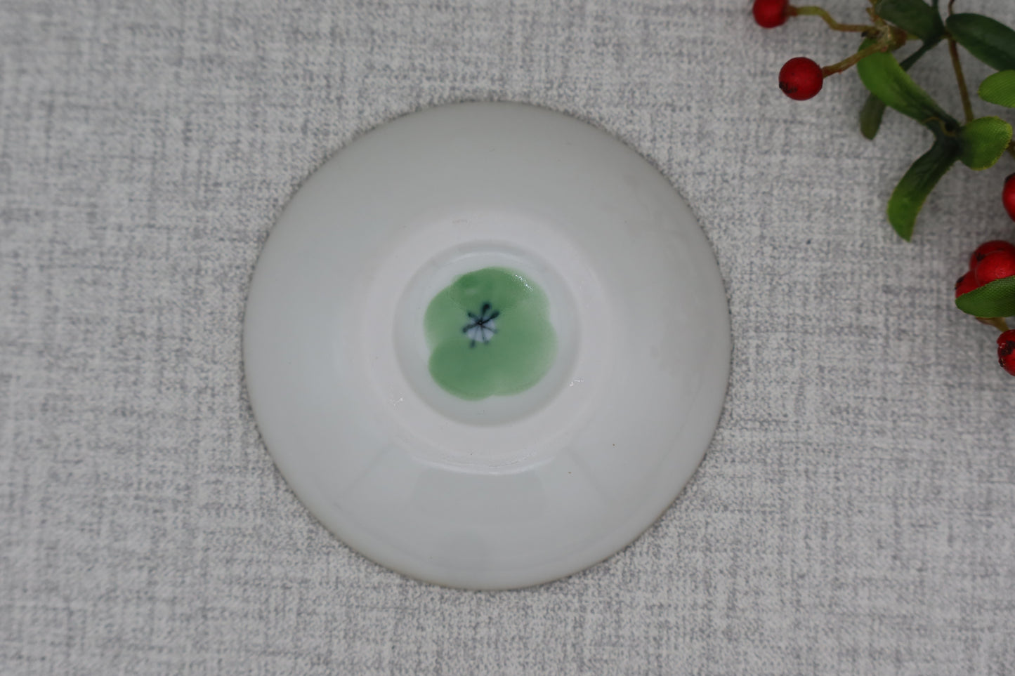 Small plate, round plate, floral pattern