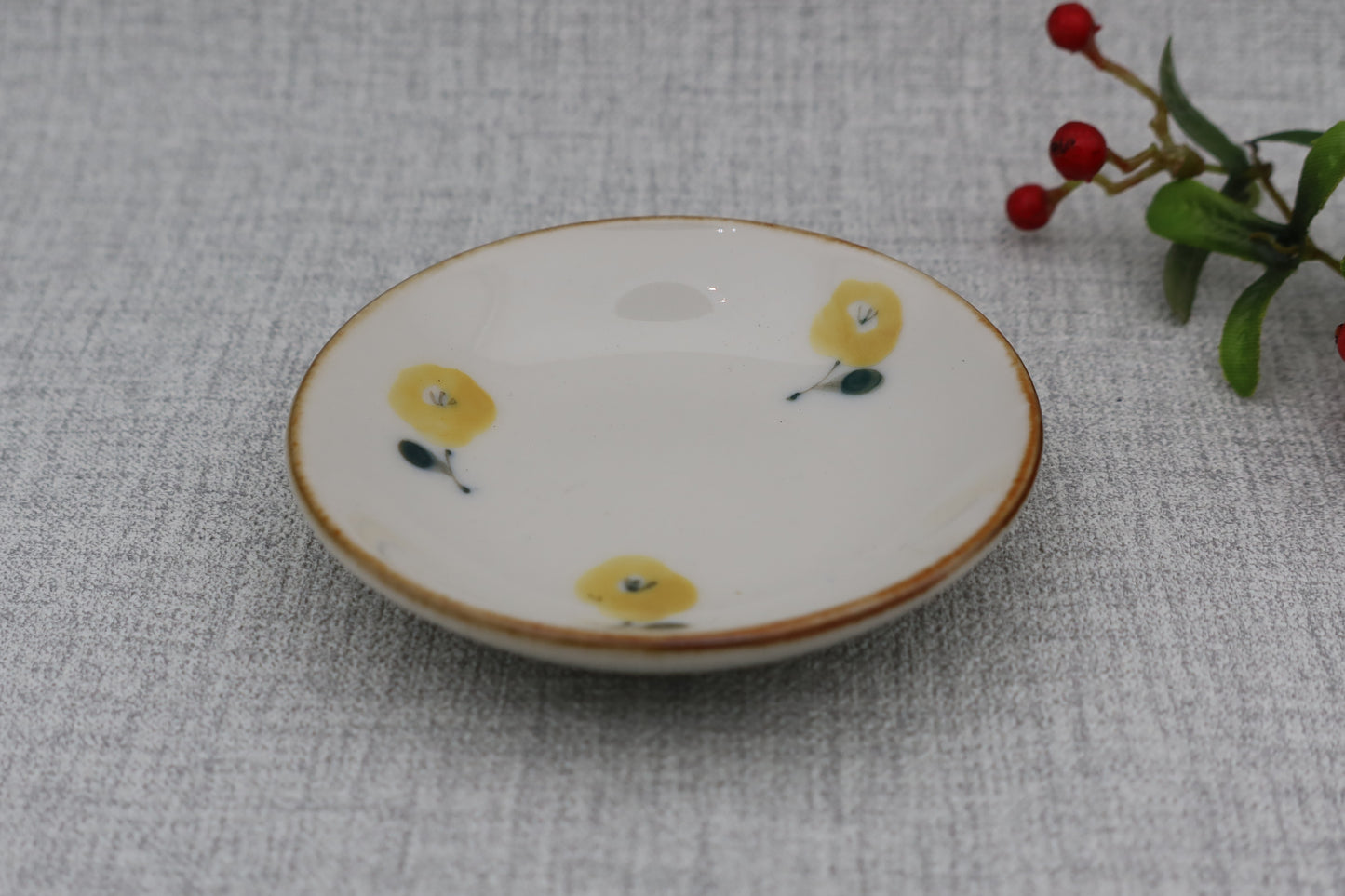 Small plate, round plate, floral pattern