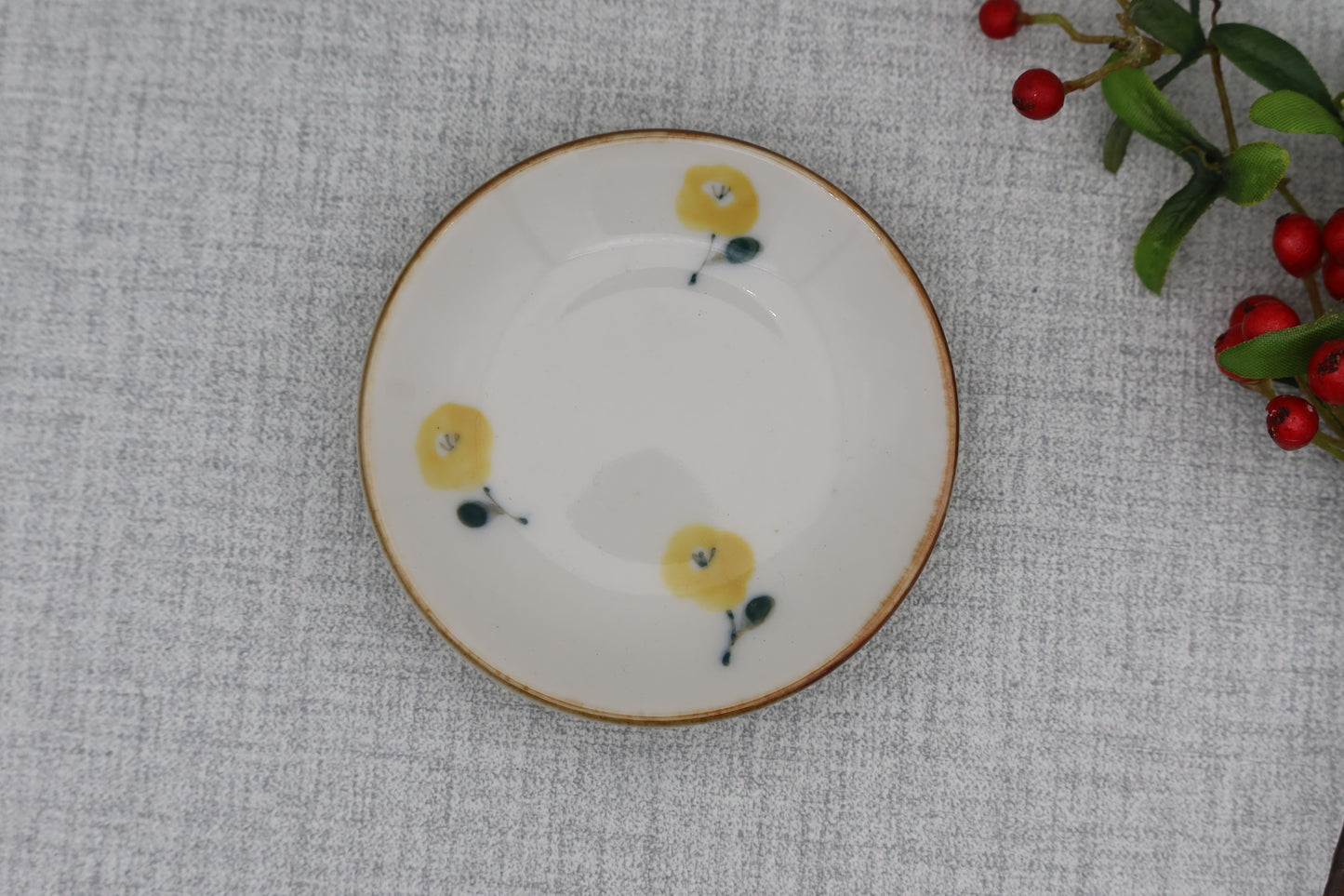 Small plate, round plate, floral pattern