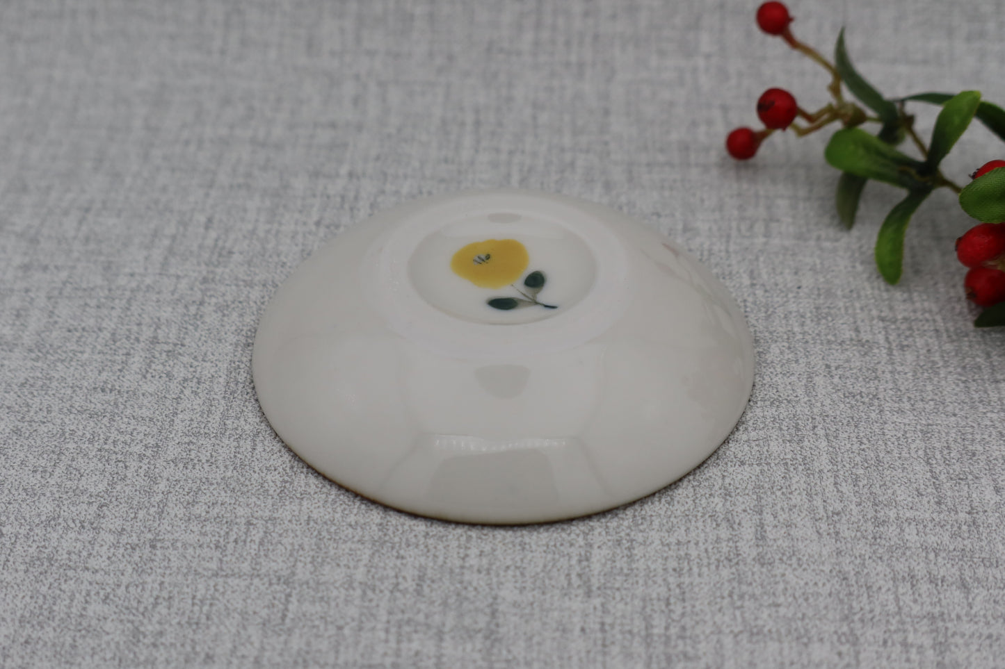 Small plate, round plate, floral pattern