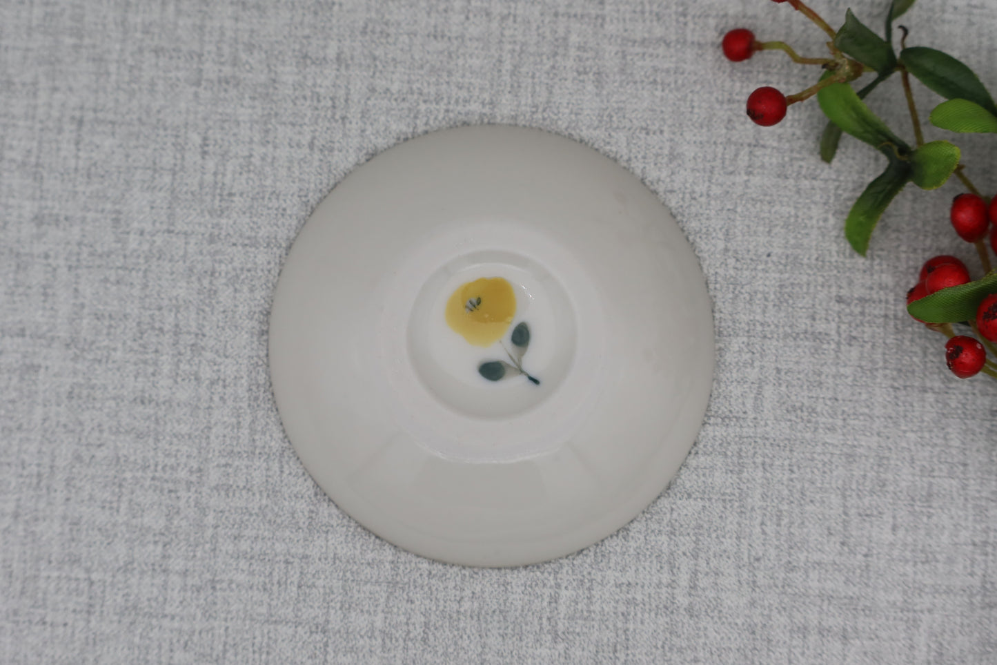 Small plate, round plate, floral pattern