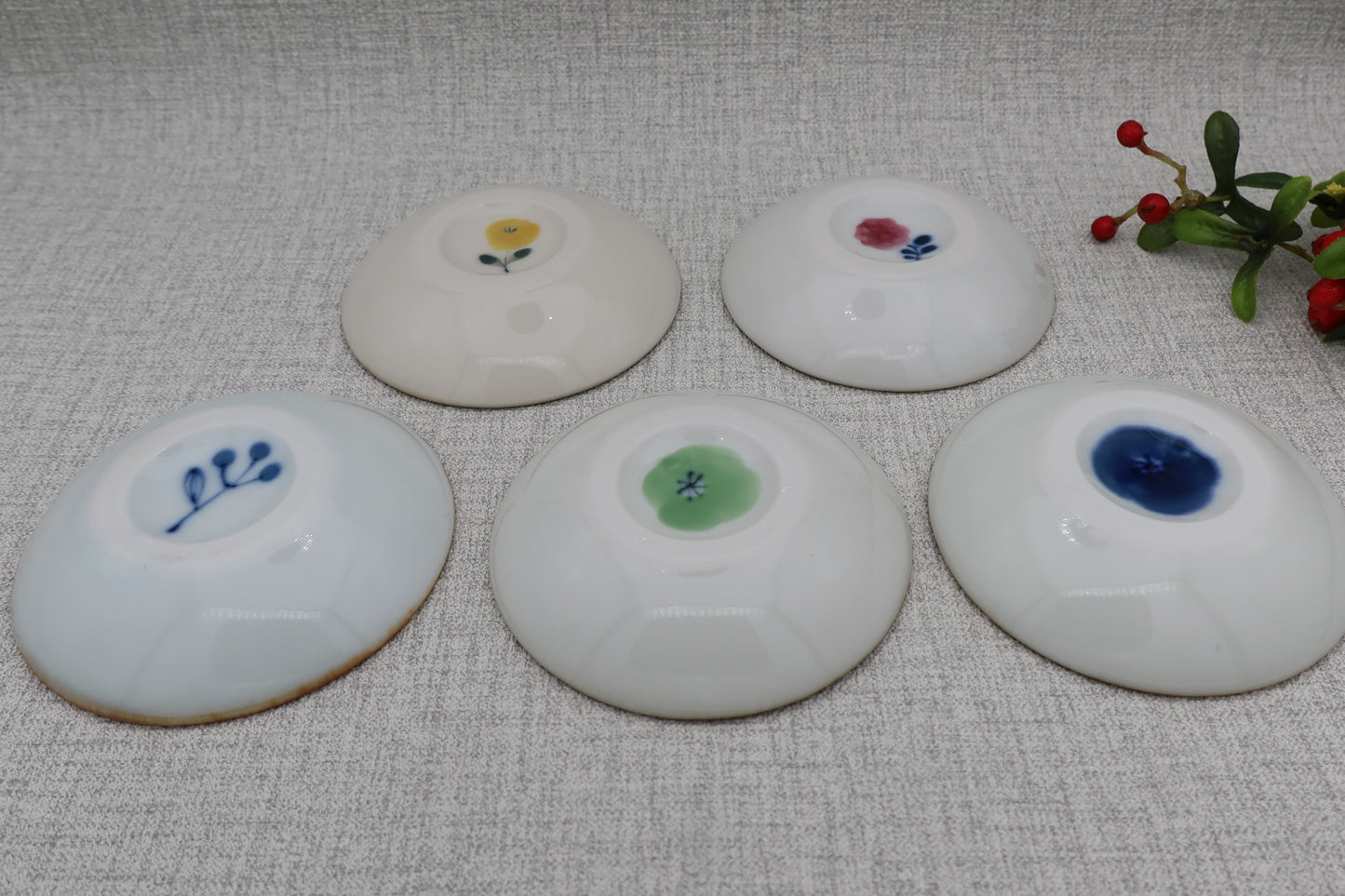 Small plate, round plate, floral pattern