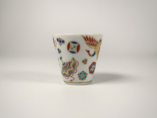 Kutani ware sake cup with treasures (Auspicious sake cup collection)