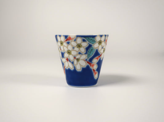 Kutani ware sake cup, cherry blossom design (Auspicious sake cup collection)