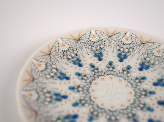 KUTANI ART SMALL PLATE "CHŌ HANA KASUMI"
