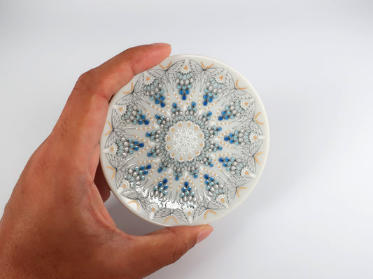 KUTANI ART SMALL PLATE "CHŌ HANA KASUMI"