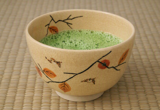 白露を過ぎて感じる、清水焼の抹茶碗と秋の気配