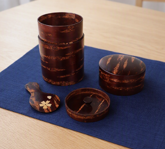 角館樺細工の茶筒：山桜の樹皮が生む静かな美しさ