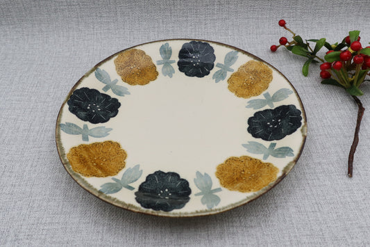 Flat plate, round plate, washi dyed, chrysanthemum flower pattern