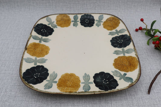 Flat plate, square plate, washi dyed, chrysanthemum flower pattern