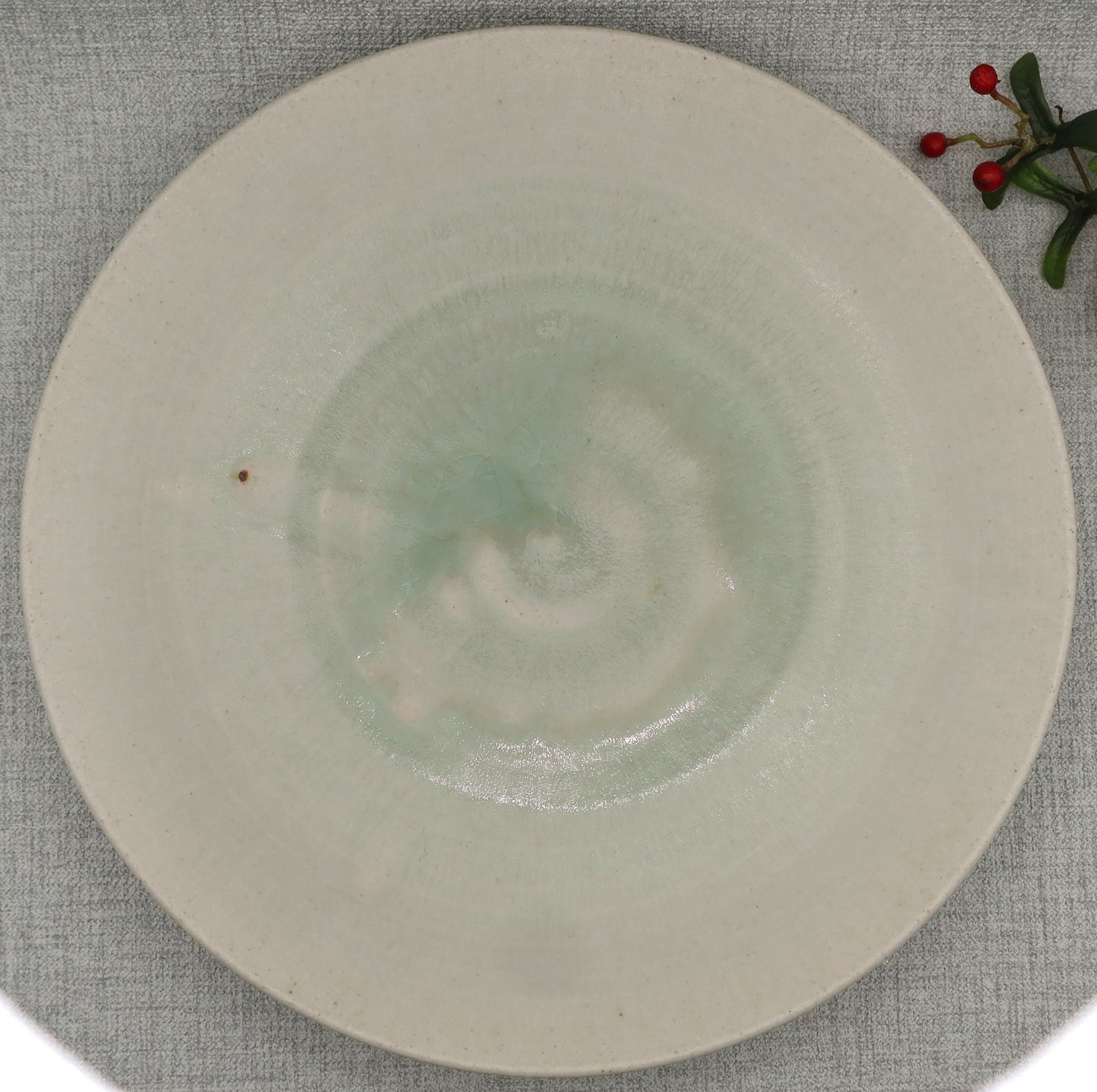 Mashiko ware flat plate, round plate, milky white/light yellow