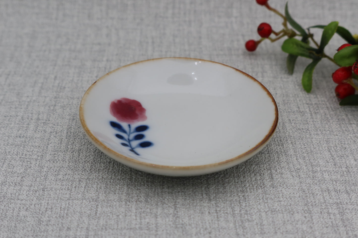 Small plate, round plate, floral pattern