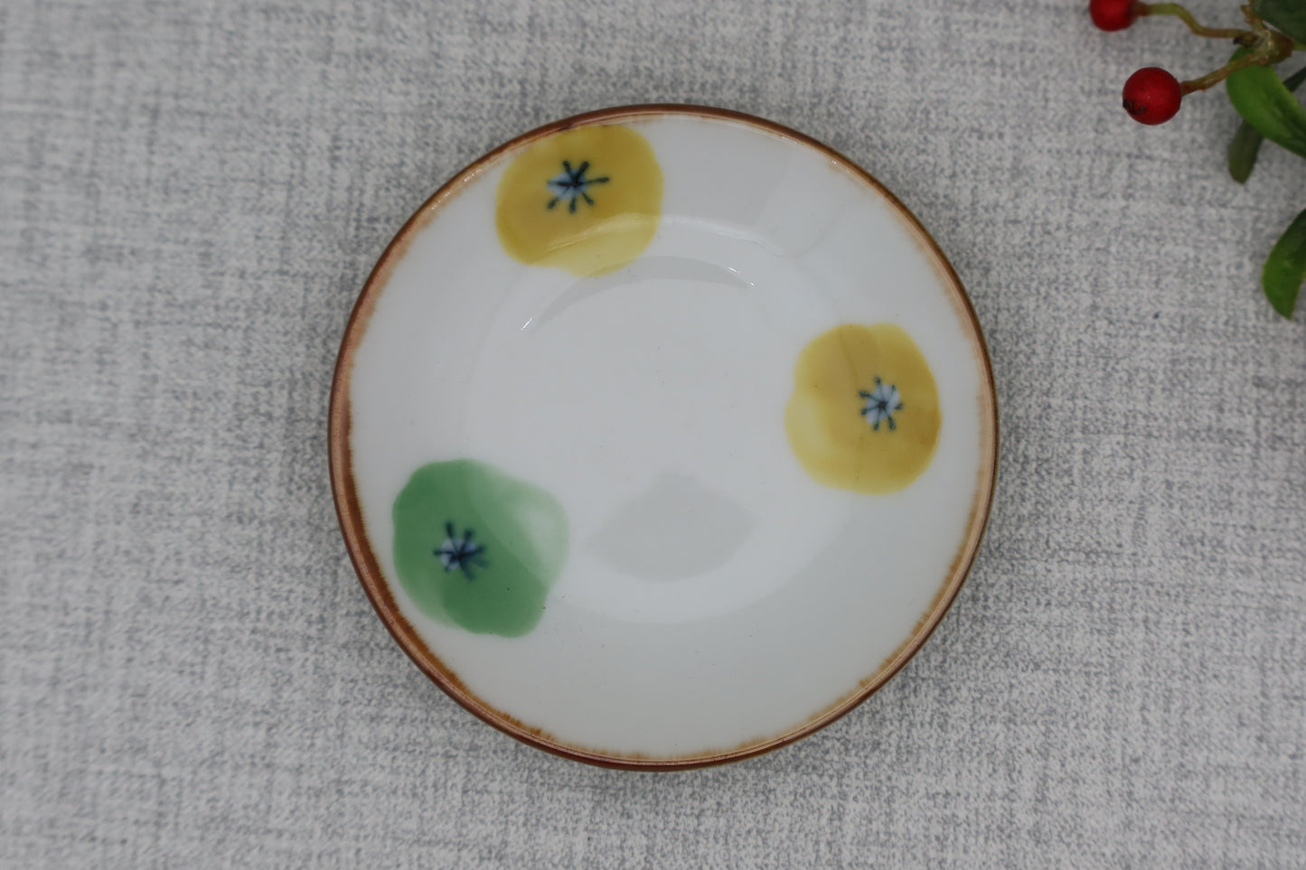 Small plate, round plate, floral pattern